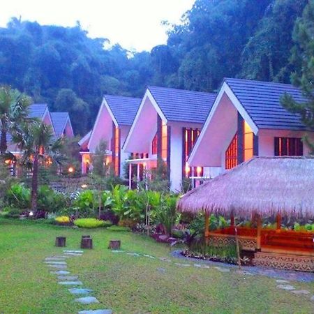 Zuri Resort Cipanas Puncak Exterior photo