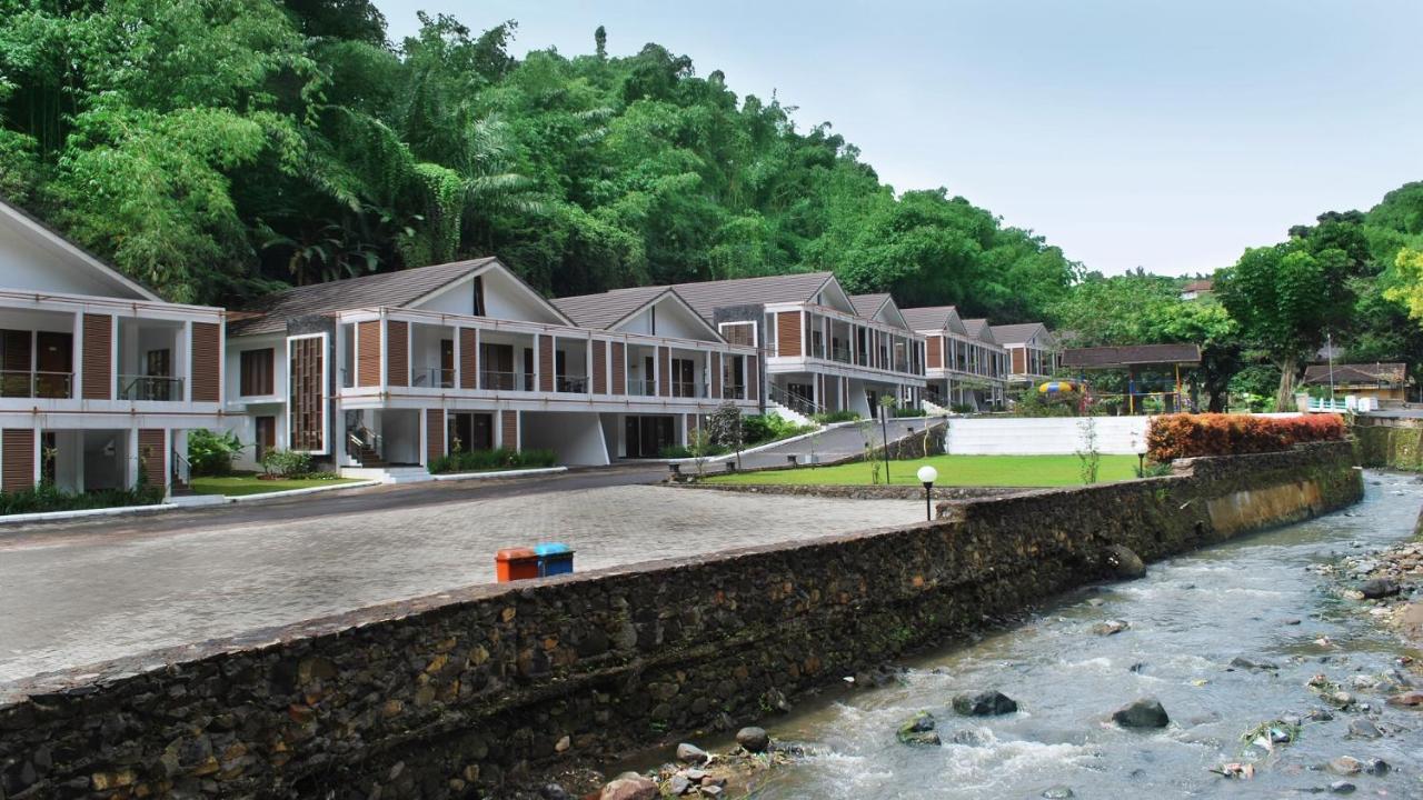 Zuri Resort Cipanas Puncak Exterior photo